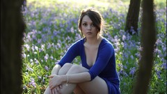 Brunettes woman barefoot