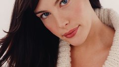 Brunettes woman blue eyes