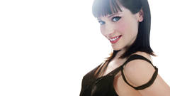 Brunettes woman blue eyes