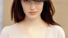 Brunettes woman blue eyes