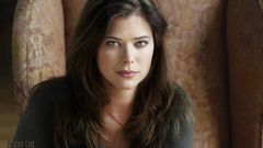 Brunettes woman blue eyes