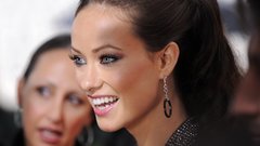 Brunettes woman blue eyes