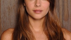 Brunettes woman blue eyes