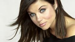 Brunettes woman blue eyes