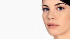 Brunettes woman blue eyes