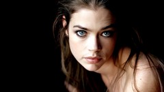 Brunettes woman blue eyes