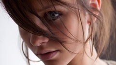 Brunettes woman blue eyes