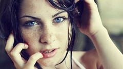 Brunettes woman blue eyes
