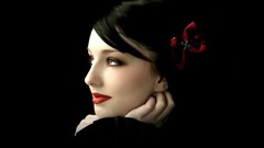 Brunettes woman blue eyes