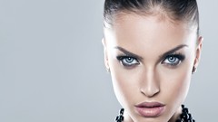 Brunettes woman blue eyes