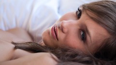 Brunettes woman blue eyes