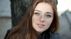 Brunettes woman blue eyes