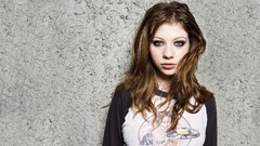 Brunettes woman blue eyes