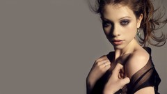 Brunettes woman blue eyes