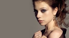 Brunettes woman blue eyes