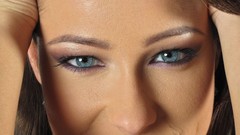 Brunettes woman blue eyes