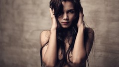 Brunettes woman blue eyes