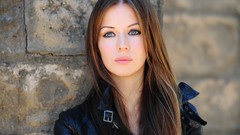 Brunettes woman blue eyes