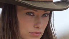 Brunettes woman blue eyes