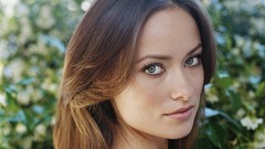 Brunettes woman blue eyes