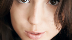 Brunettes woman brown eyes