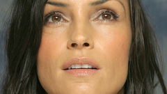 Brunettes woman brown eyes