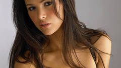 Brunettes woman brown eyes