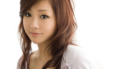 Brunettes woman brown eyes