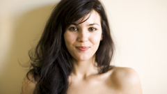 Brunettes woman brown eyes