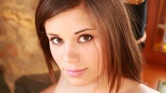 Brunettes woman brown eyes