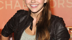 Brunettes woman brown eyes