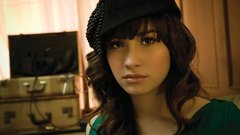 Brunettes woman demi lovato