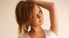 Brunettes woman Elle B