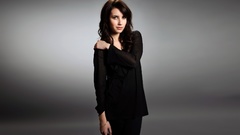 Brunettes woman emma roberts