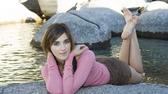 Brunettes woman feet skirts