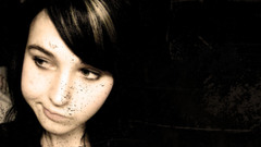 Brunettes woman green eyes