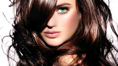 Brunettes woman green eyes