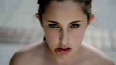 Brunettes woman green eyes