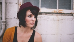 Brunettes woman hats