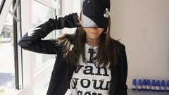 Brunettes woman hats faces