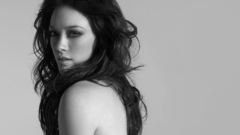 Brunettes woman Hilary Duff