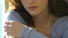 Brunettes woman leighton meester