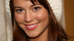 Brunettes woman mary elizabeth