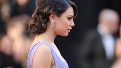 Brunettes woman mila kunis