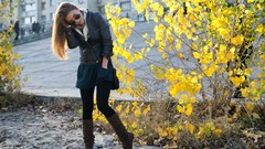 Brunettes woman outdoors