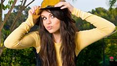 Brunettes woman Selena Gomez