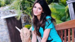 Brunettes woman victoria justice