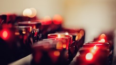 Candles close-up bokeh flames depth of field
