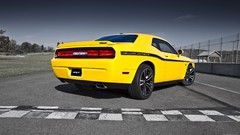 Cars dodge challenger Black and Yellow Dodge Challenger SRT8