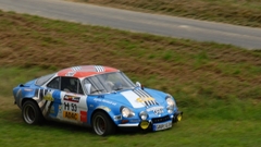 Cars grass rally Renault